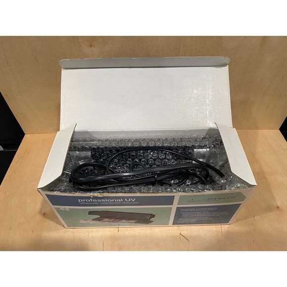 AccuBanker Professional UV Counterfeit Dollar detector - Picture 3 of 3